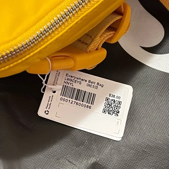 NWT Lululemon athletica Everywhere Belt Bag - Mustard coloured - Picture 4 of 10
